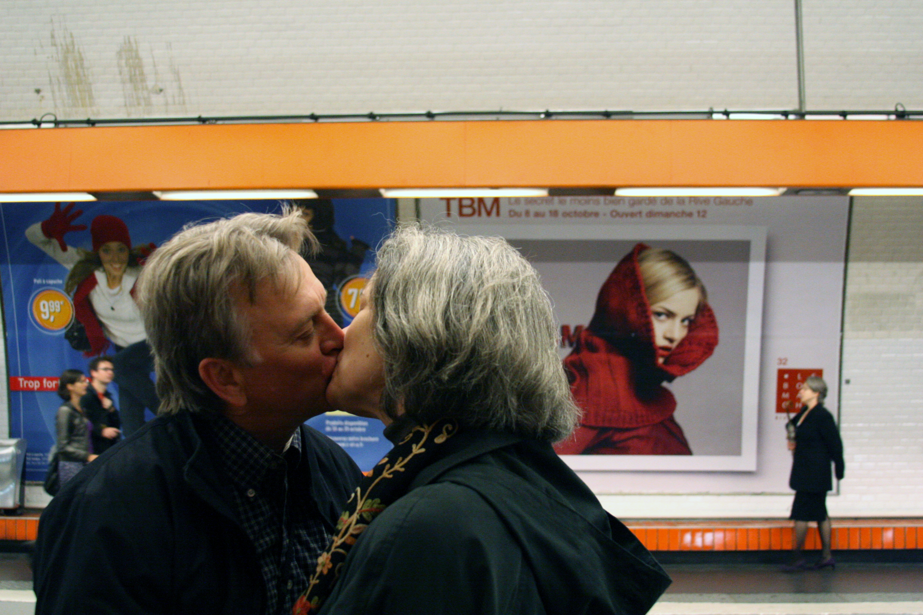 Metro kissing