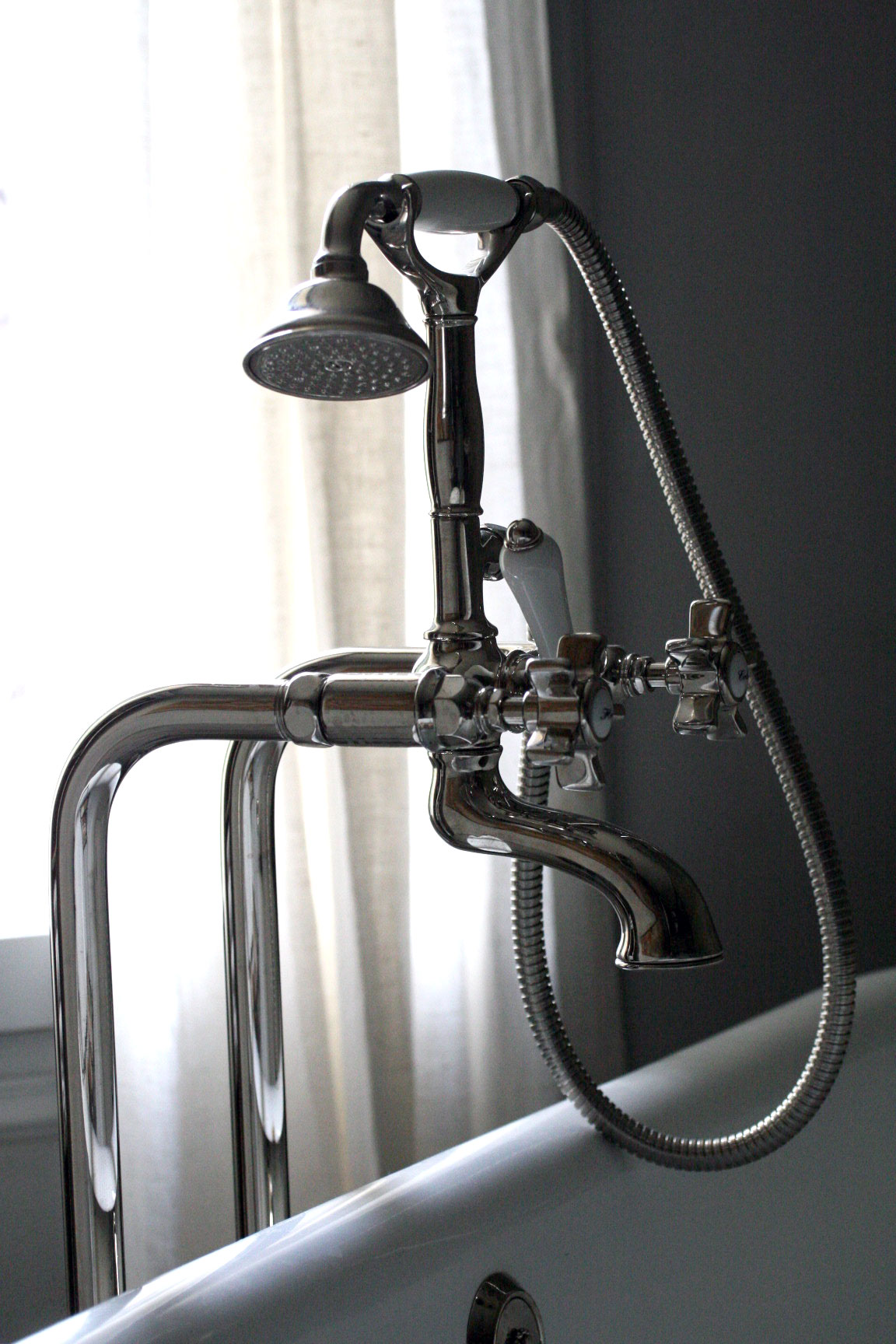 Bathtub-shower-faucet