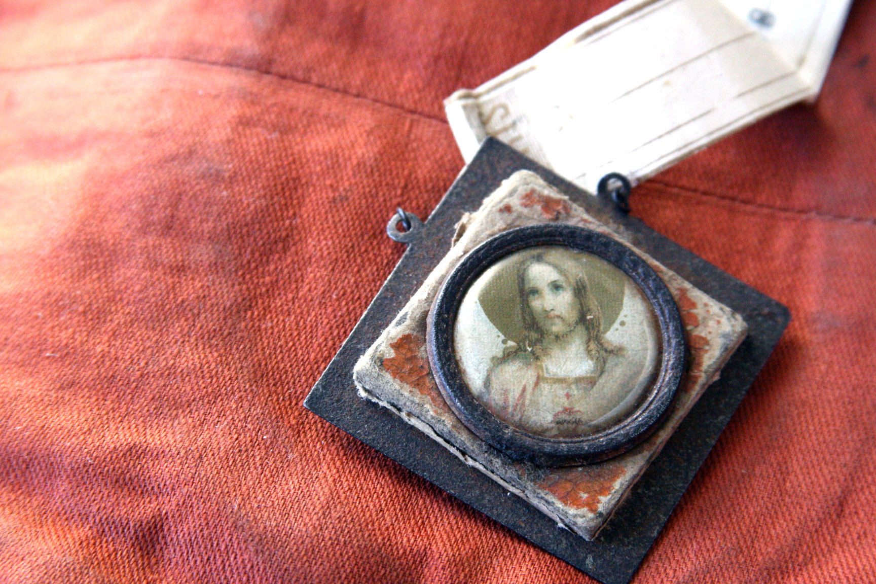 Jesus-medal Jesus-medal