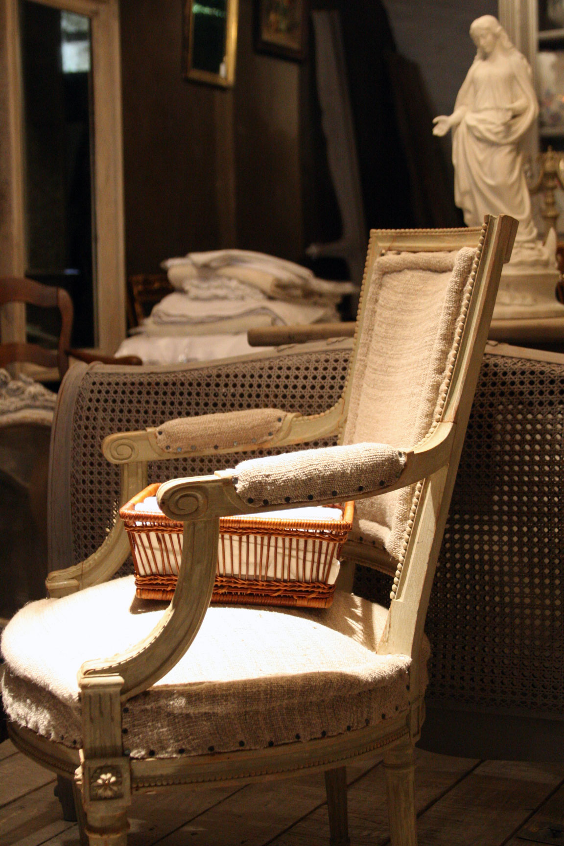 Frenhc-armchair-in-linen