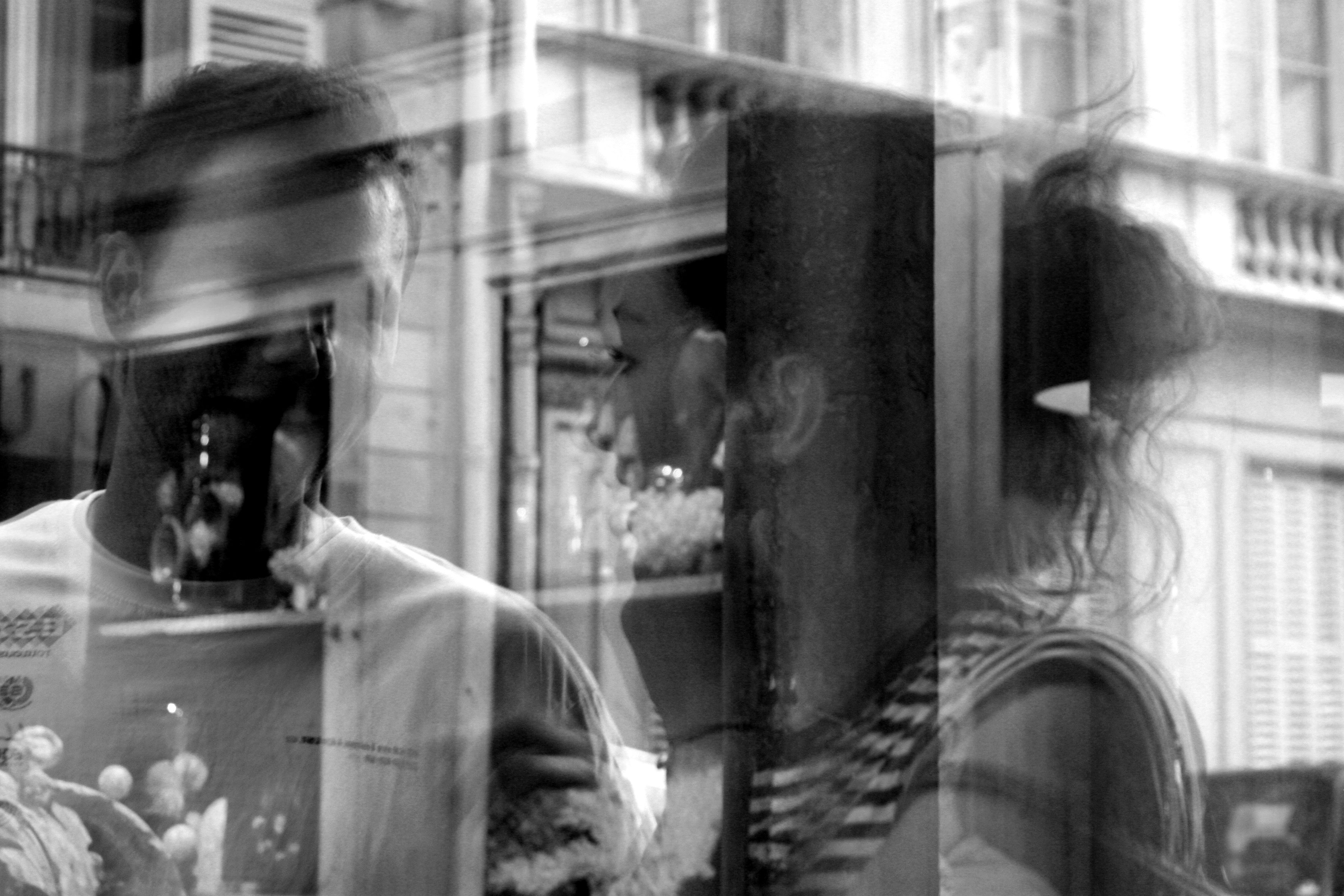 window displays Paris