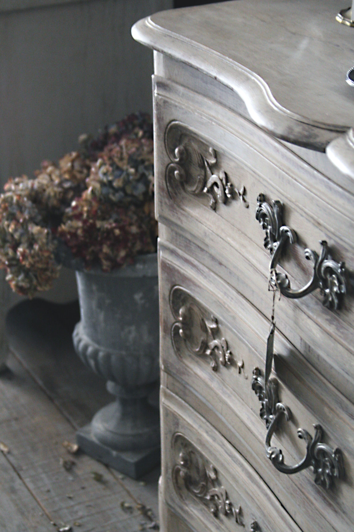 La-madone-dresser La-madone-dresser