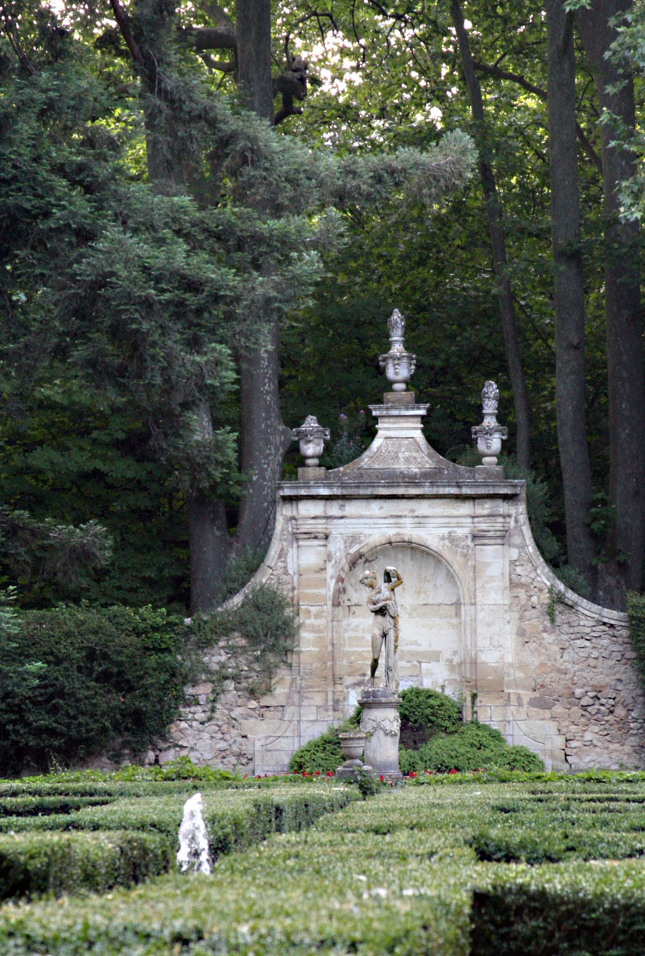 Chateau-barben-fountain