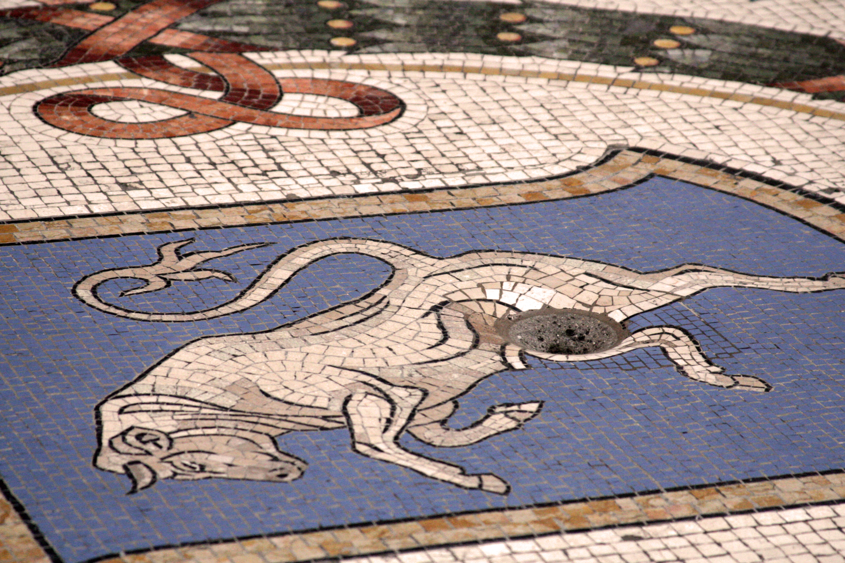 Galleria Vittorio Emanuele II, the bull mosaic milan