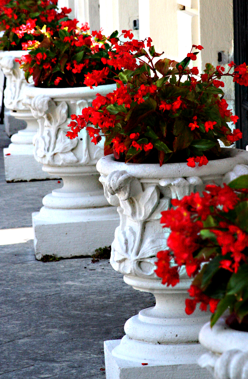 Bellagio urns