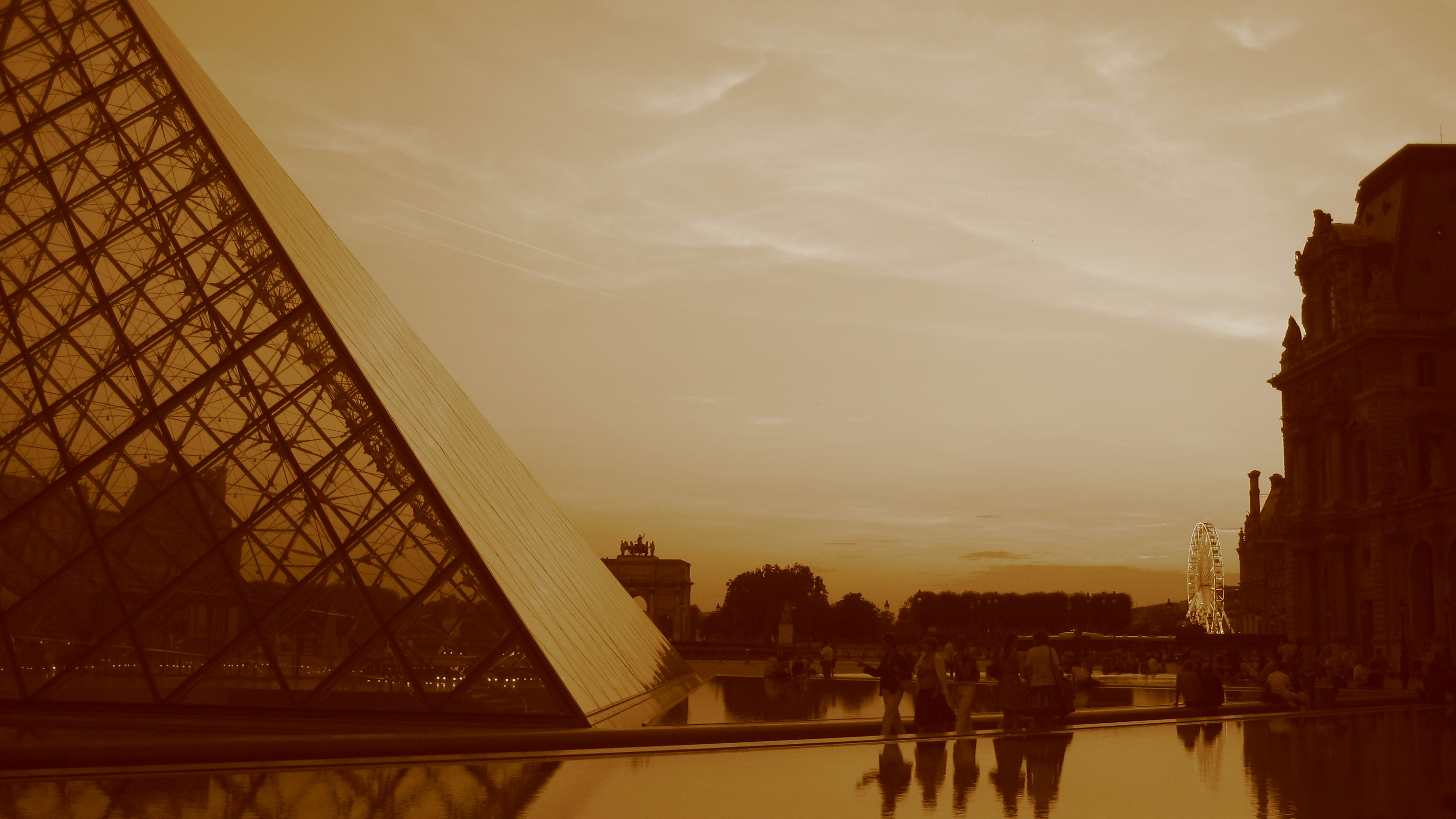 louvre paris by night