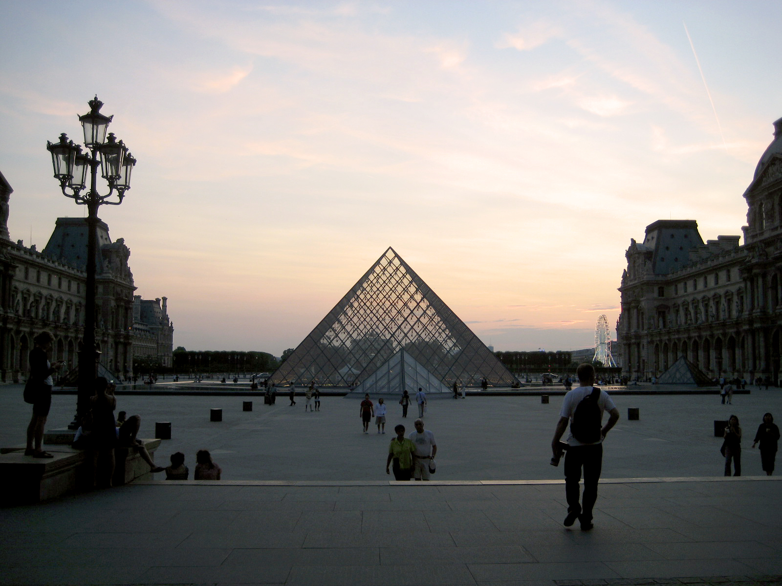 Pyramid louvre
