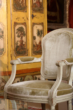 French armchair in velvet French armchair in velvet