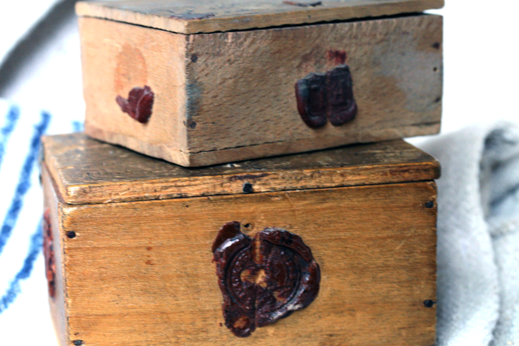 Boxes with seals