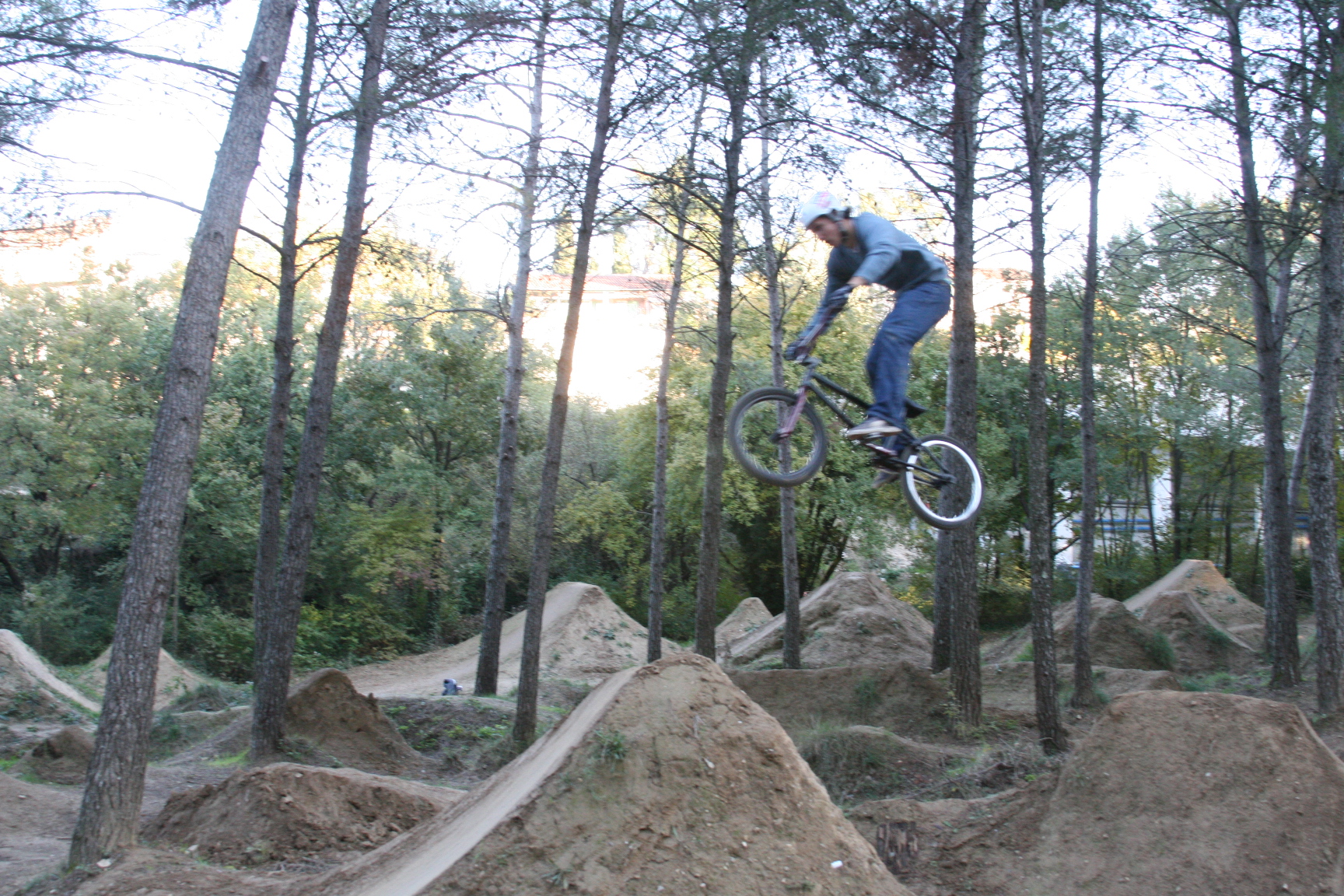 Sacha dirt jumping BMX trail france