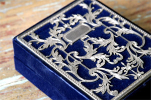 Blue-velvet-silver-lace-box