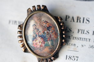 Antique-pin-with-image