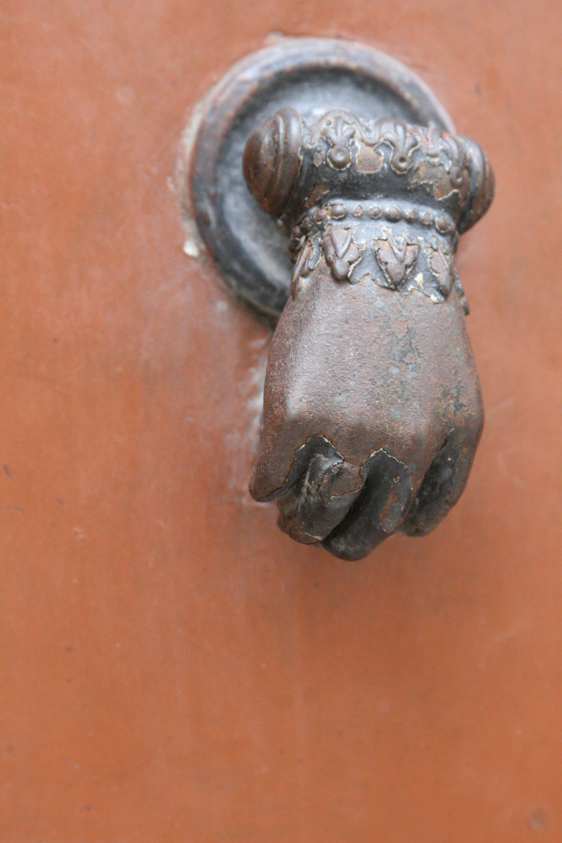 Hand-doorknocker
