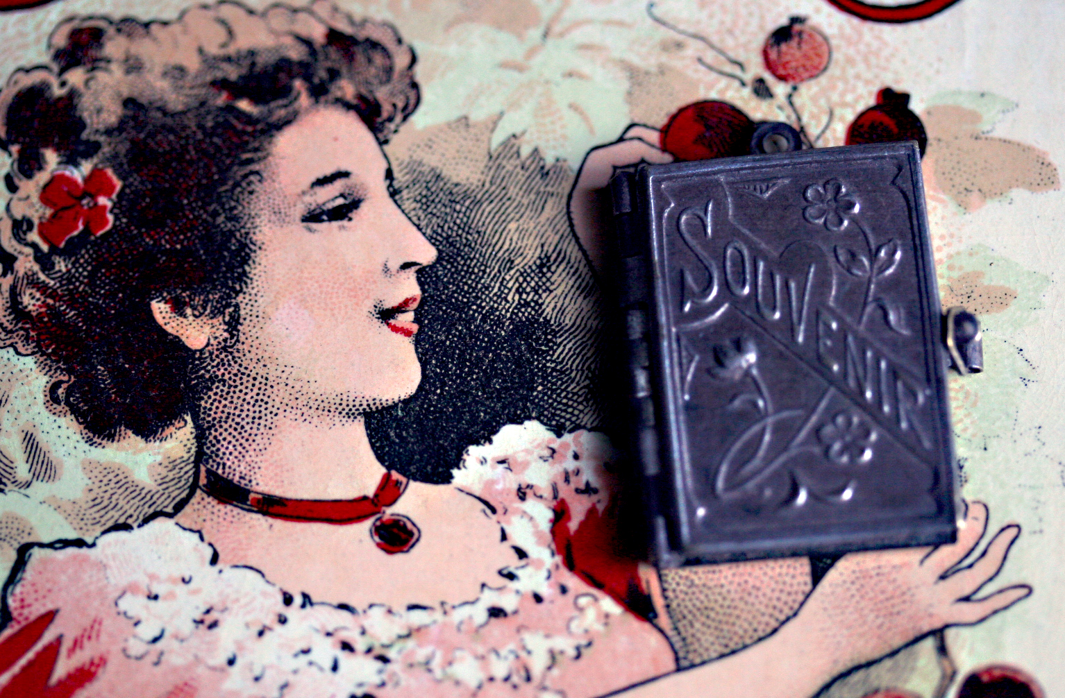 Souvenir-book-locket