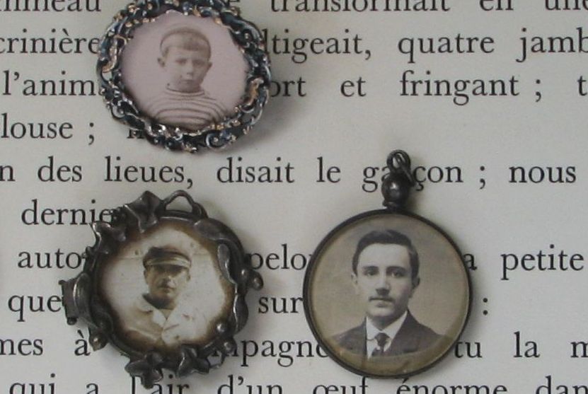 Books and lockets telling stories