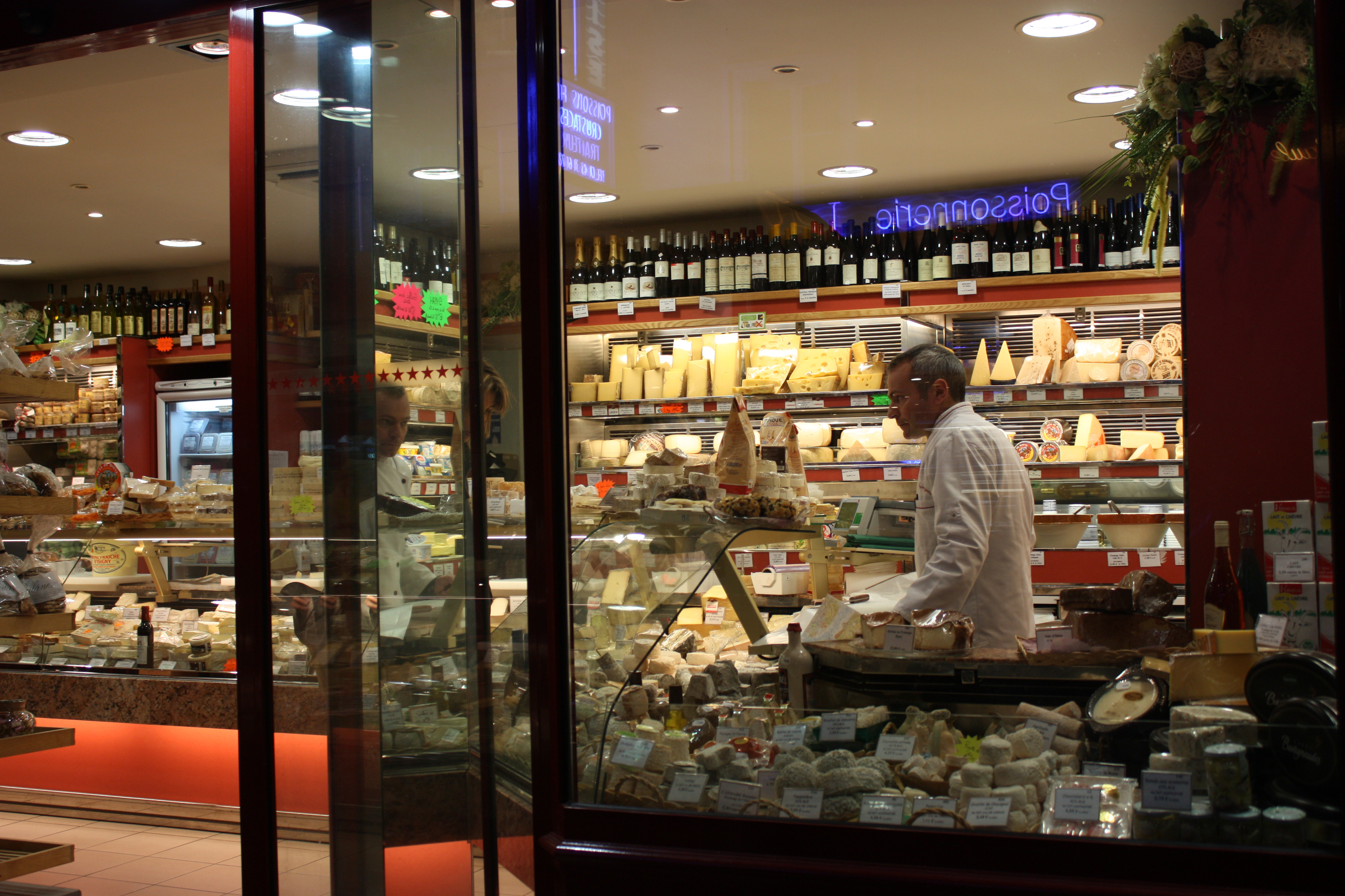 Paris-by-night-cheese