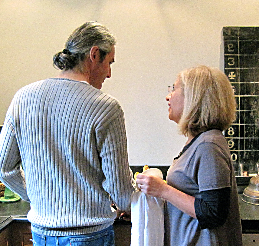 Duscussion-in-the-kitchen