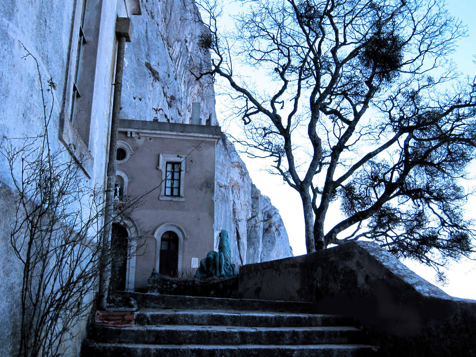 Blue-grotto-st-baume