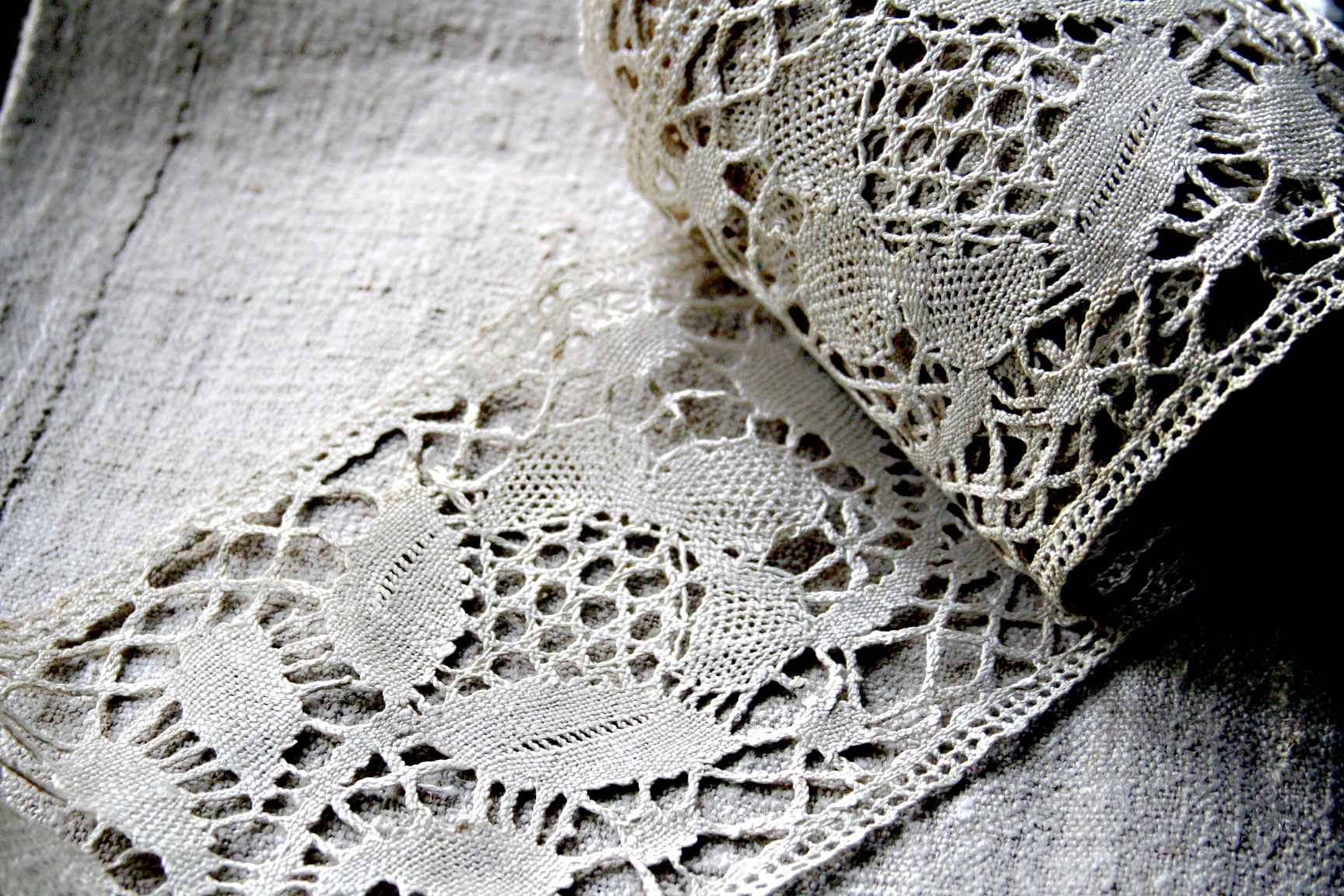 Roll-of-lace