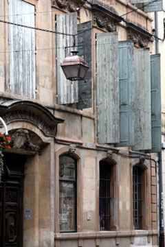 Hanging-street-light