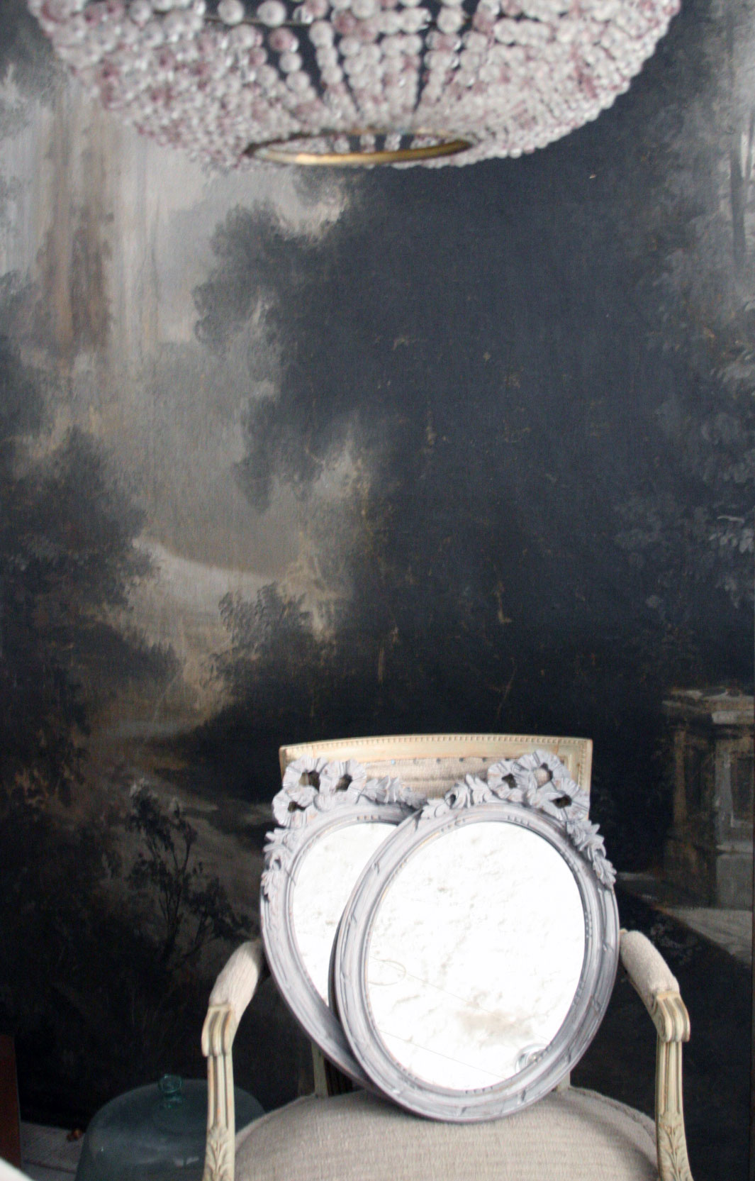 La-madone-interior-backdrop La-madone-interior-backdrop