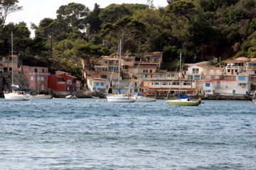 Fishing-village-cap-brun