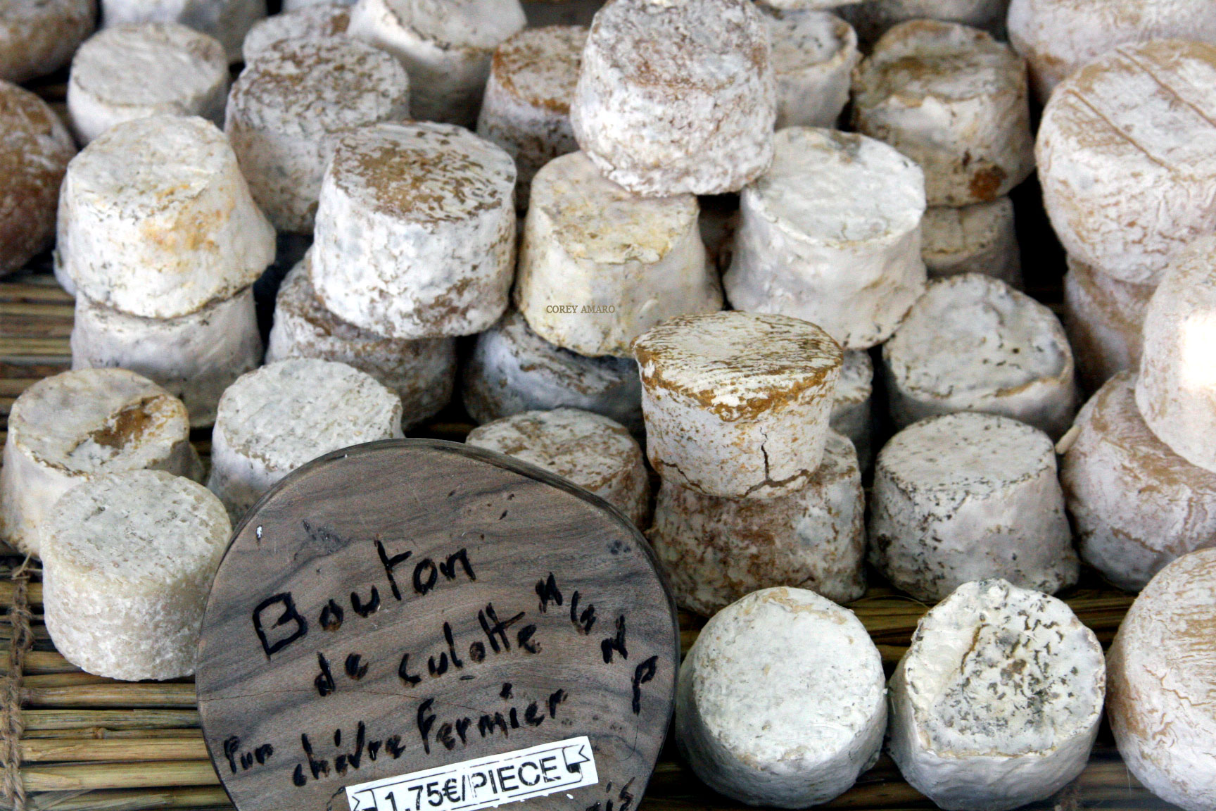 Underwear-button-cheese