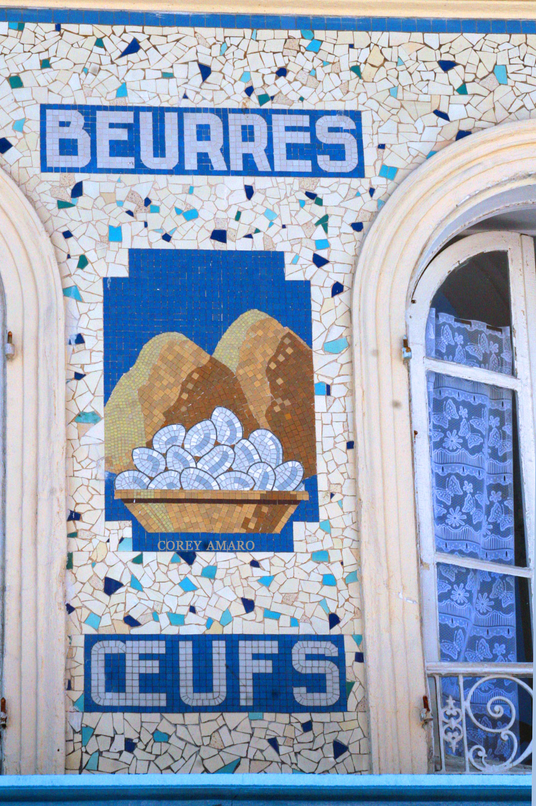 Blue-tiles-france