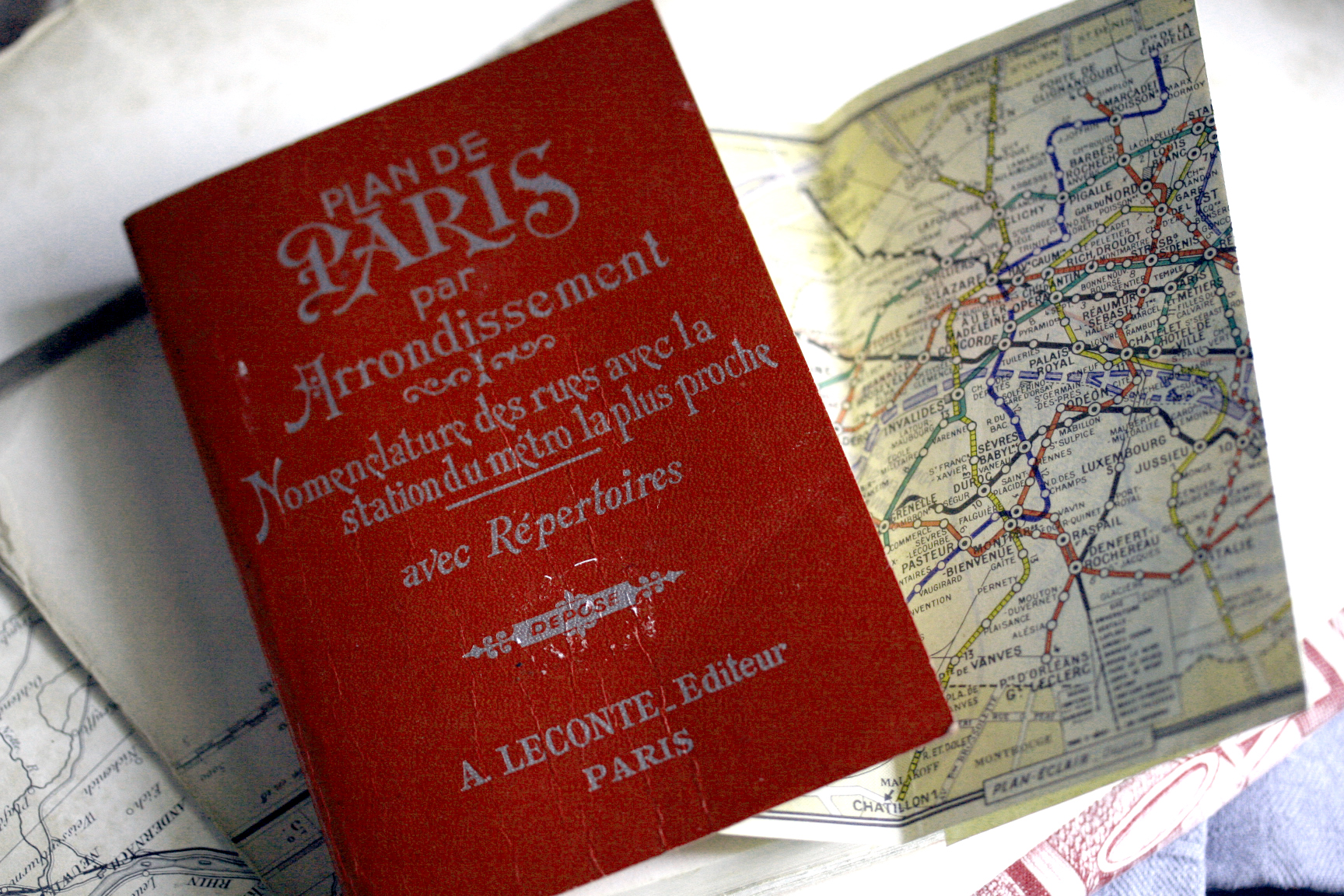 Paris-map-book