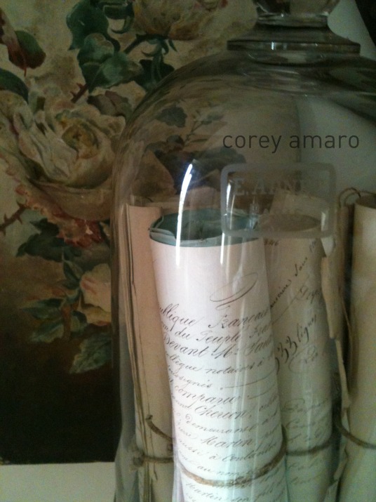 Documents under glass la madone