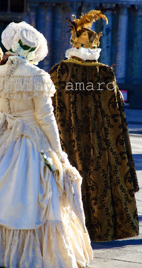 Walking on sunlight venice carnival