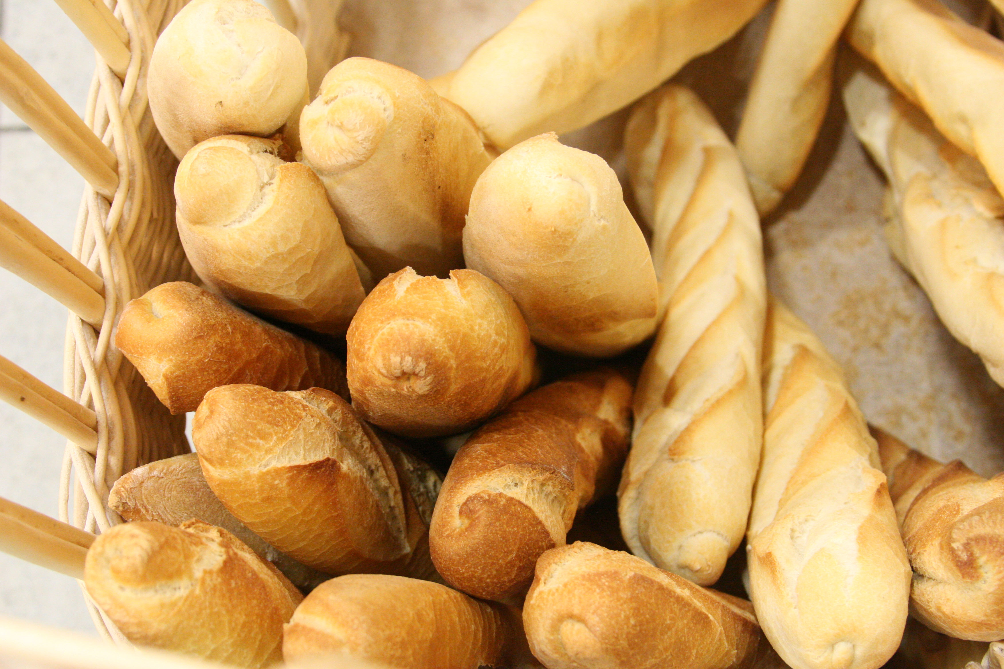 French-Baguettes-in-a-baske French-Baguettes-in-a-baske