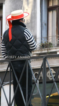 Red-ribbon-hat-venice