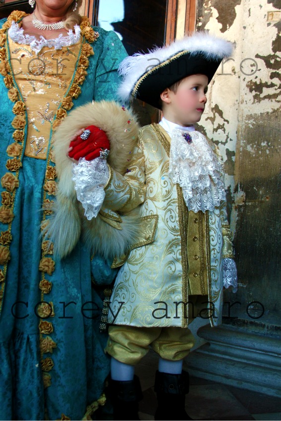 Carnival Venice red glove