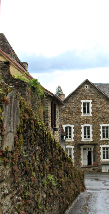 Narrow passage France
