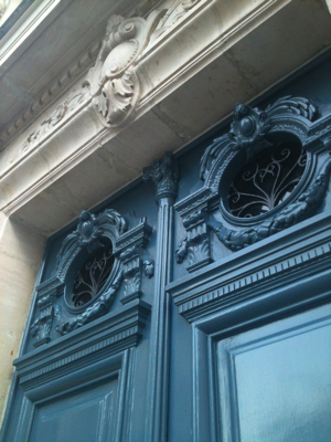 Peeks of Paris, along the street...