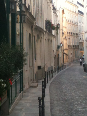 Peeks of Paris, along the street...