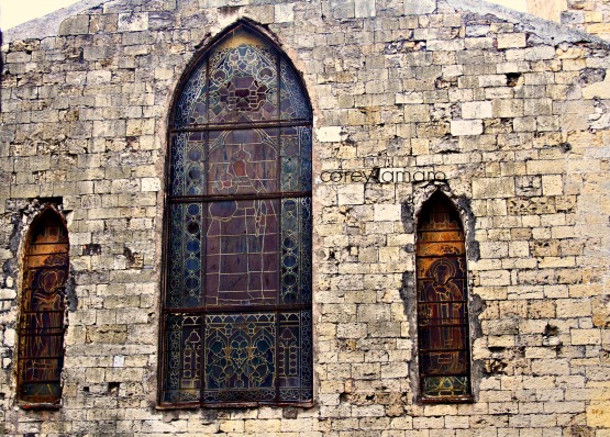Stain glass windows in Le VAL