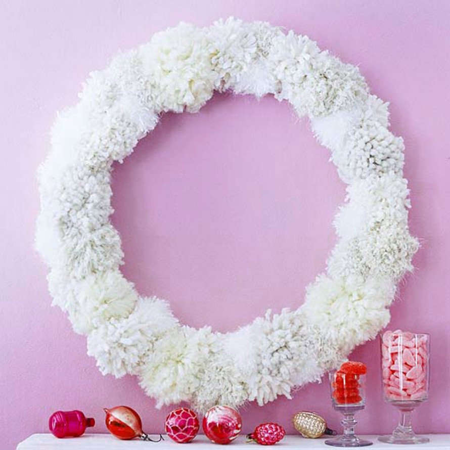 Christmas-frosty-fuzz-wreath-idea