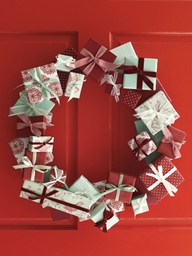 Gift-christmas-wreath