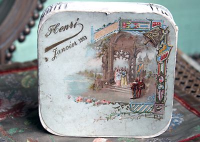 French-candy-box-1893