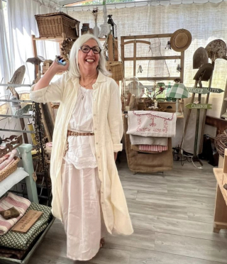 French la Vie… Good Friends, Good Finds, French la Vie… Good Friends, Good Finds,