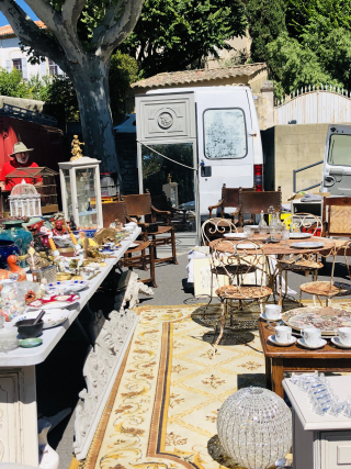 French la Vie… Good Friends, Good Finds, French la Vie… Good Friends, Good Finds,