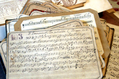 Singing love songs Singing love songs