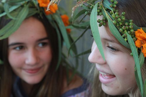 Corey amaro wreath girls molly and rie Corey amaro wreath girls molly and rie