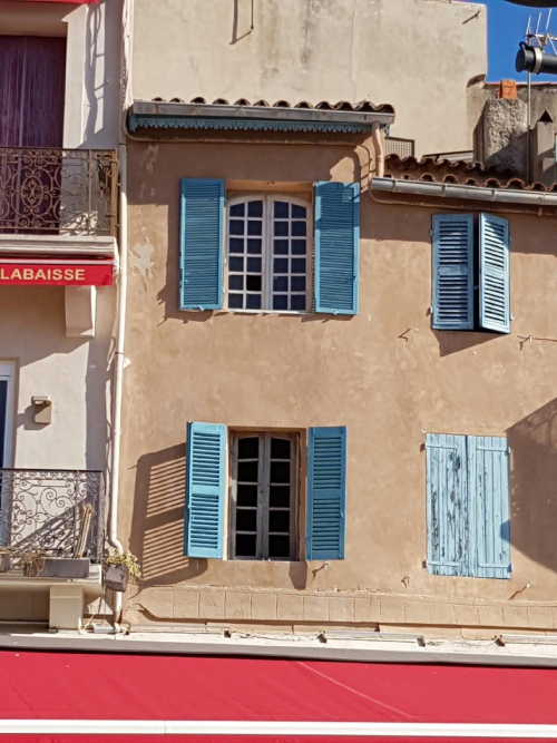 Window cassis Window cassis