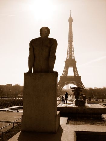 Eiffel tower Eiffel_tower_man
