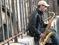Playing music_by_the_sacre_coeur