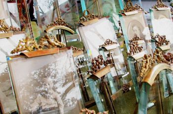 Framing memories in antique frames Antique_picture_frames