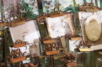 Holding on to good memories Holding_memories_in_picture_frame_2